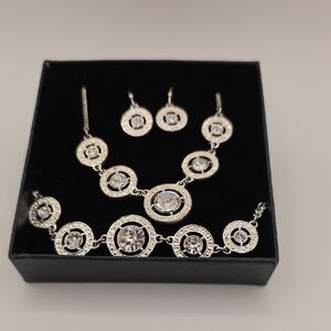 Elegant Silver Jewelry Set with Crystal Accents